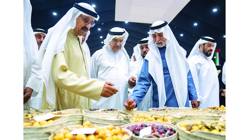 نهيان بن مبارك يتفقد فعاليات مهرجان ليوا للرطب