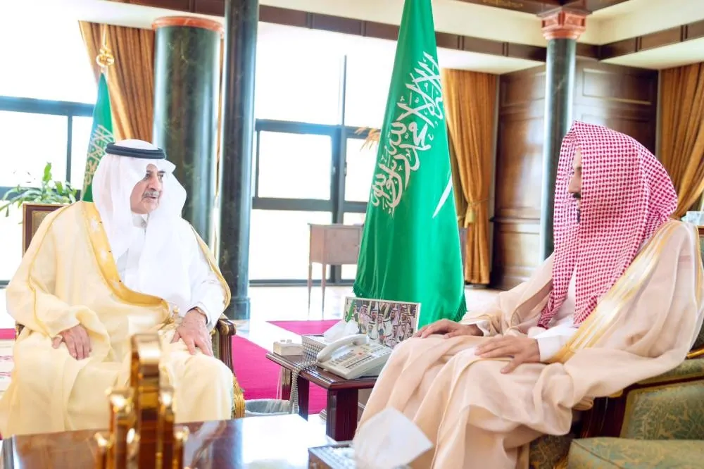 أمير تبوك يلتقي مدير هيئة الأمر بالمعروف في المنطقة في خطوة لتعزيز التعاون