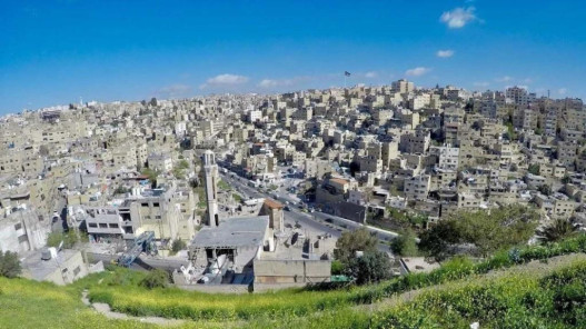 أجواء حارة نسبيًا اليوم وكتلة هوائية جافة تمتد حتى الأربعاء: تحديثات عاجلة للأحوال الجوية