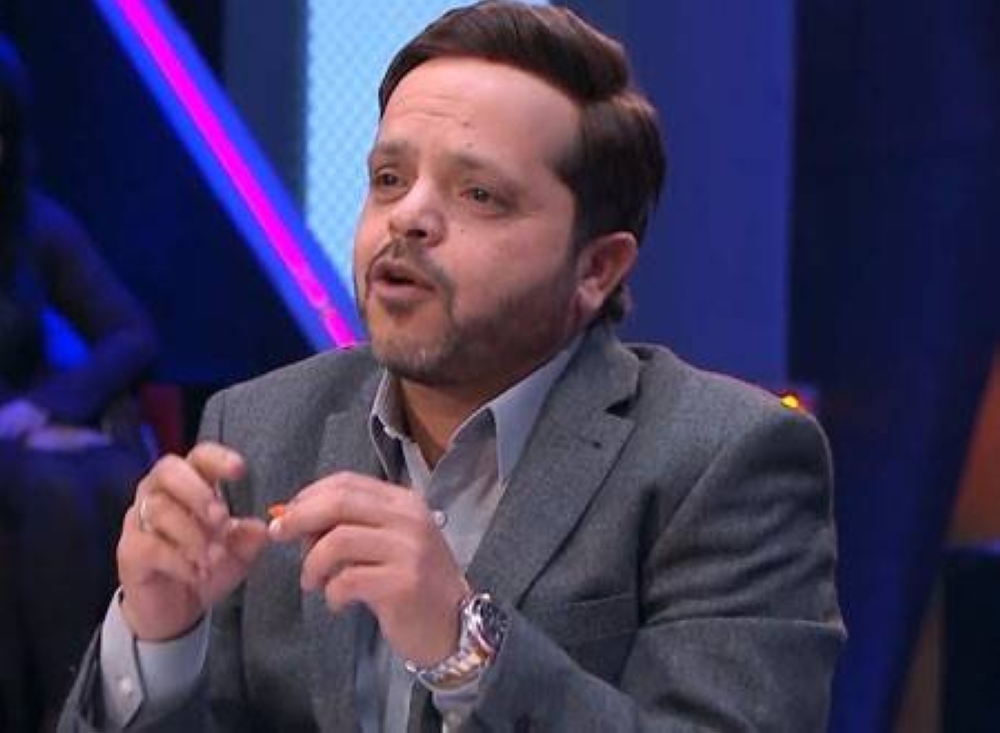 محمد هنيدي لـ«عكاظ»: أطمئنكم، أنا بخير وأستعد لعرض مسرحي جديد!