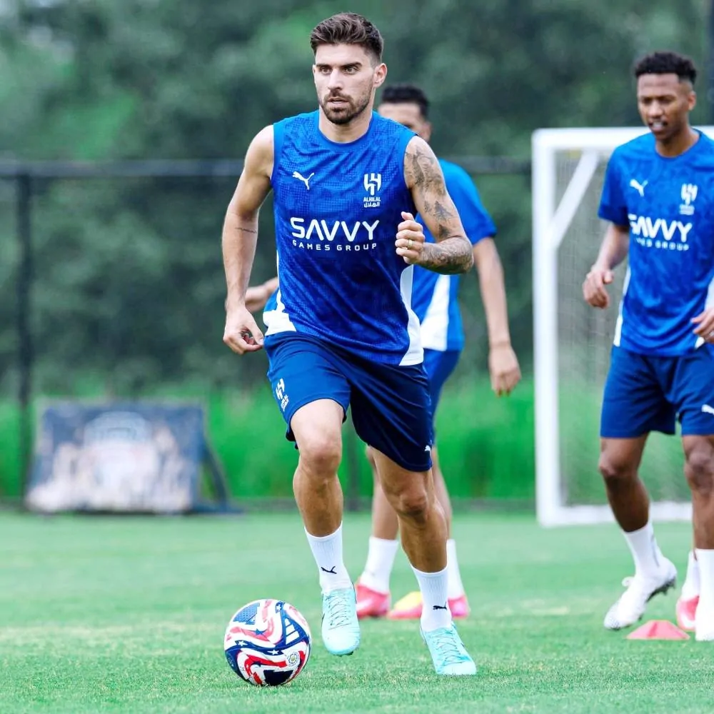 عكاظ: الهلال يبحث في تمديد عقد نيفيز