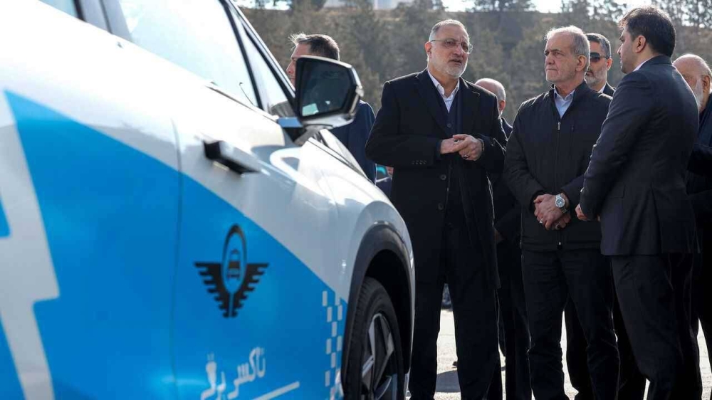 موكب الرئيس الإيراني يتعطل بسبب بنزين مغشوش