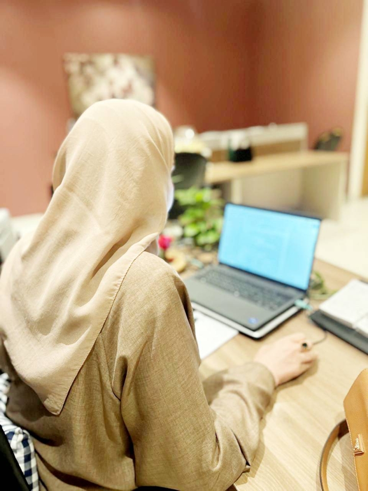 اختصاصي لـ«عكاظ»: العمل عن بُعد يعتمد على الظروف القاهرة وليس القرار الشخصي