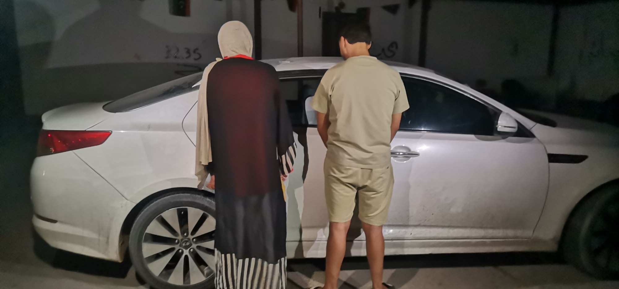 إلقاء القبض على شاب وفتاة بحوزتهما مواد محظورة وأموال في صبراتة