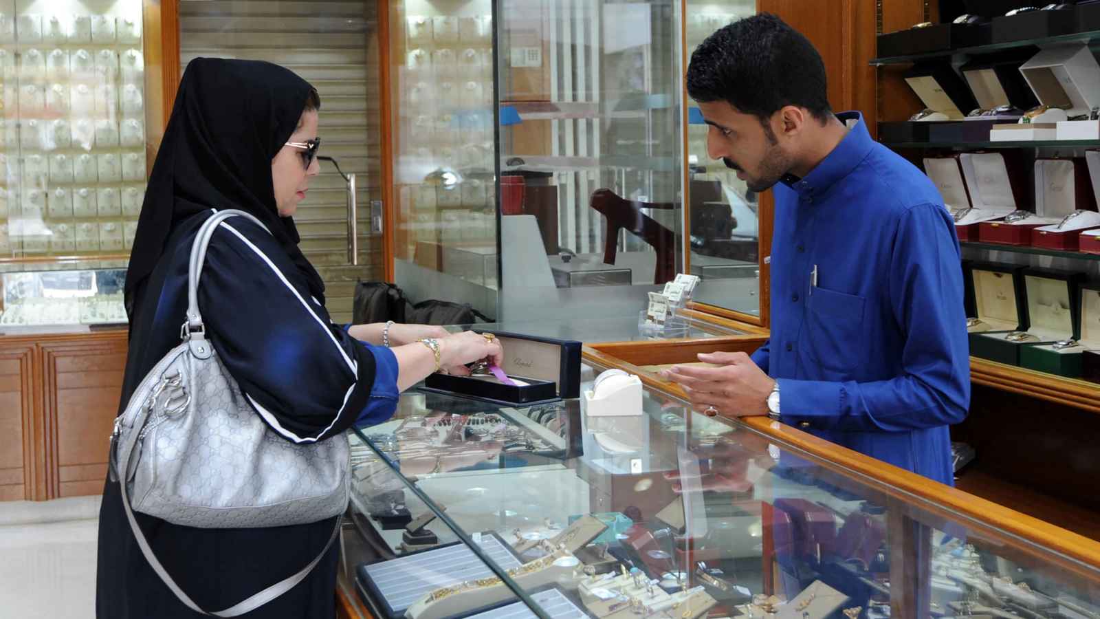 ارتفاع مفاجئ لأسعار الذهب في السعودية: عيار 24 يصل إلى 408 ريالات