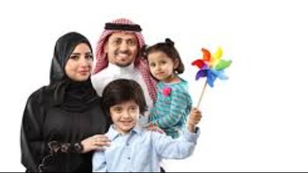 دليلك الشامل للحصول على تأشيرة عمل في السعودية 1447هـ: خطوات الزيارة العائلية