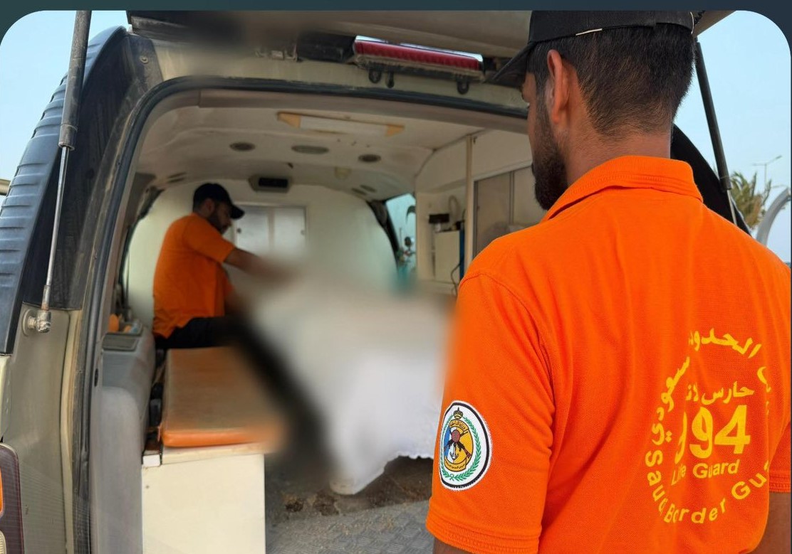 إنقاذ مواطن من الغرق خلال تمارينه السباحية في ينبع! #عاجل