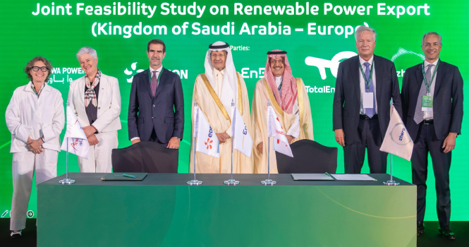 أكوا باور تُبرم اتفاقيات تاريخية لتصدير الطاقة المتجددة والهيدروجين الأخضر إلى أوروبا