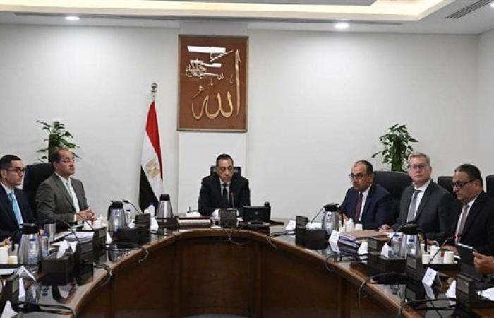 رئيس الوزراء يتابع تقدم تنفيذ برنامج الطروحات الحكومية