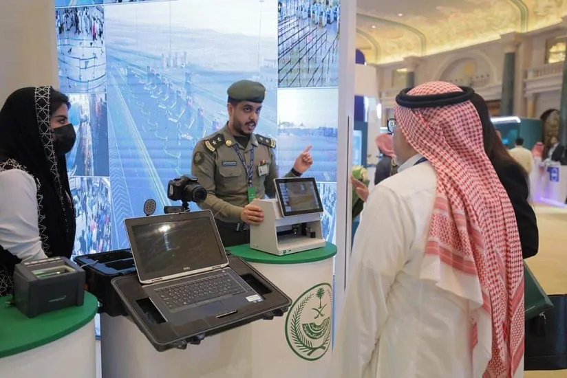 الجوازات السعودية توضح: هل تؤثر المخالفات المرورية على إصدار تأشيرة الخروج والعودة؟
