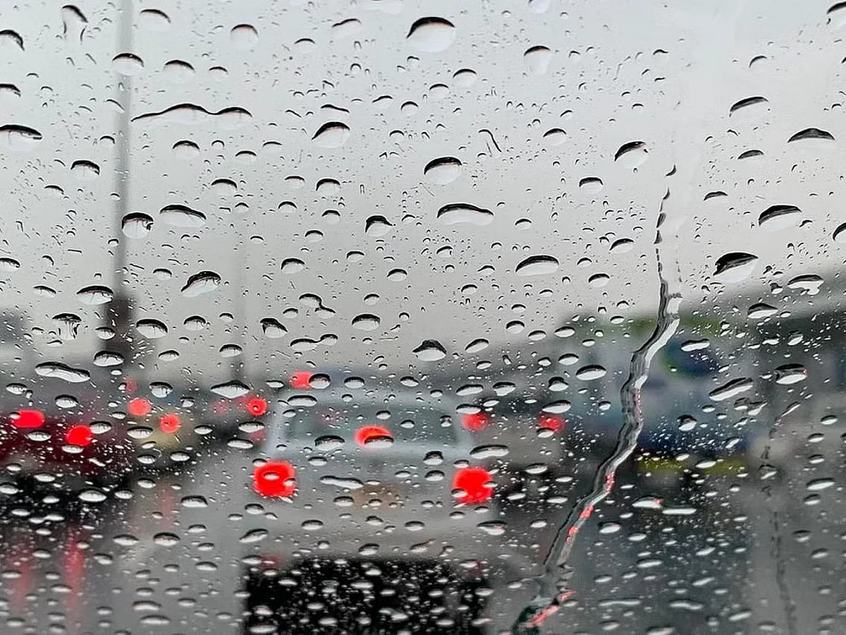 توقعات الطقس مساءً: فرص هطول الأمطار وفقاً للنموذج العددي السعودي