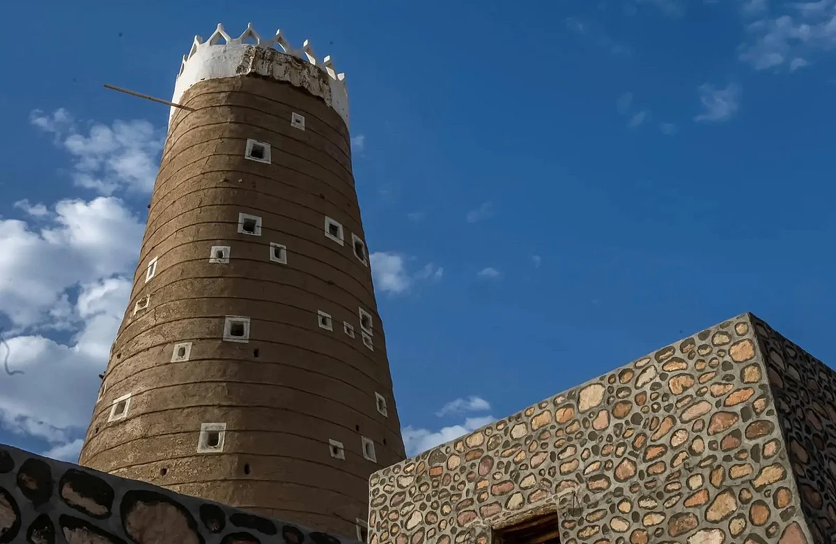 قصبة المضمار في بدر الجنوب: معلم تاريخي طيني يعود لثلاثة قرون يكشف أسرار الماضي