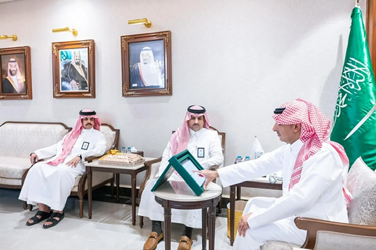 وكيل إمارة الشرقية يطلق البطاقات الرقمية لمنسوبي الإمارة عبر تطبيق “توكلنا”