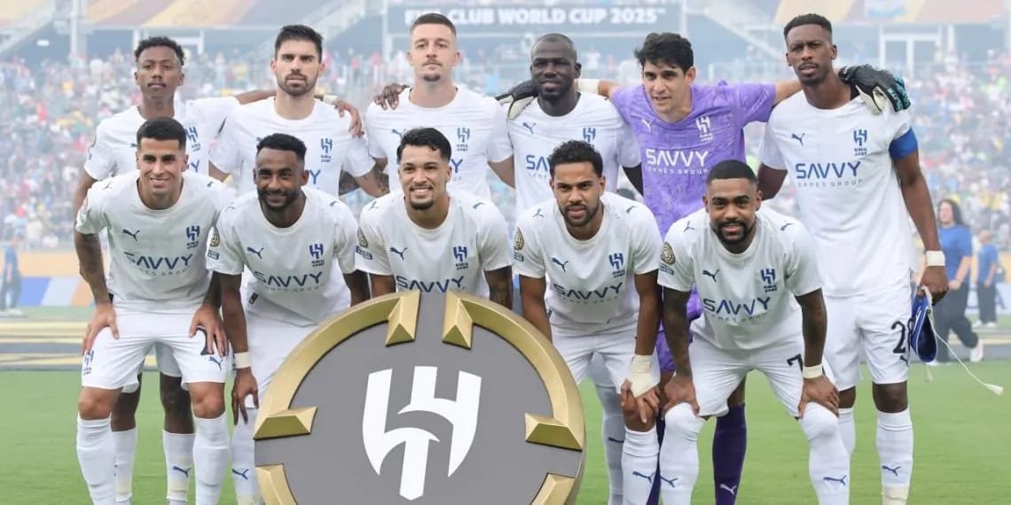 الهلال يتصدر الأندية السعودية والنصر يطارده في سباق المنافسة