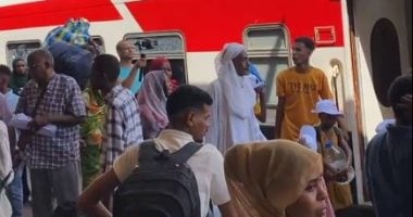 تليفزيون اليوم السابع يودع السودانيين في رحلة العودة إلى الوطن من محطة مصر