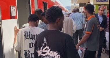 قطار الأخوة السودانيين ينطلق في رحلة العودة إلى أسوان – شاهد الفيديو!