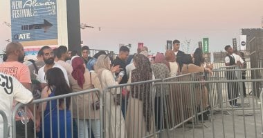مهرجان العلمين يشهد إقبالاً هائلاً في أولى حفلاته بمسرح U Arena – فيديو