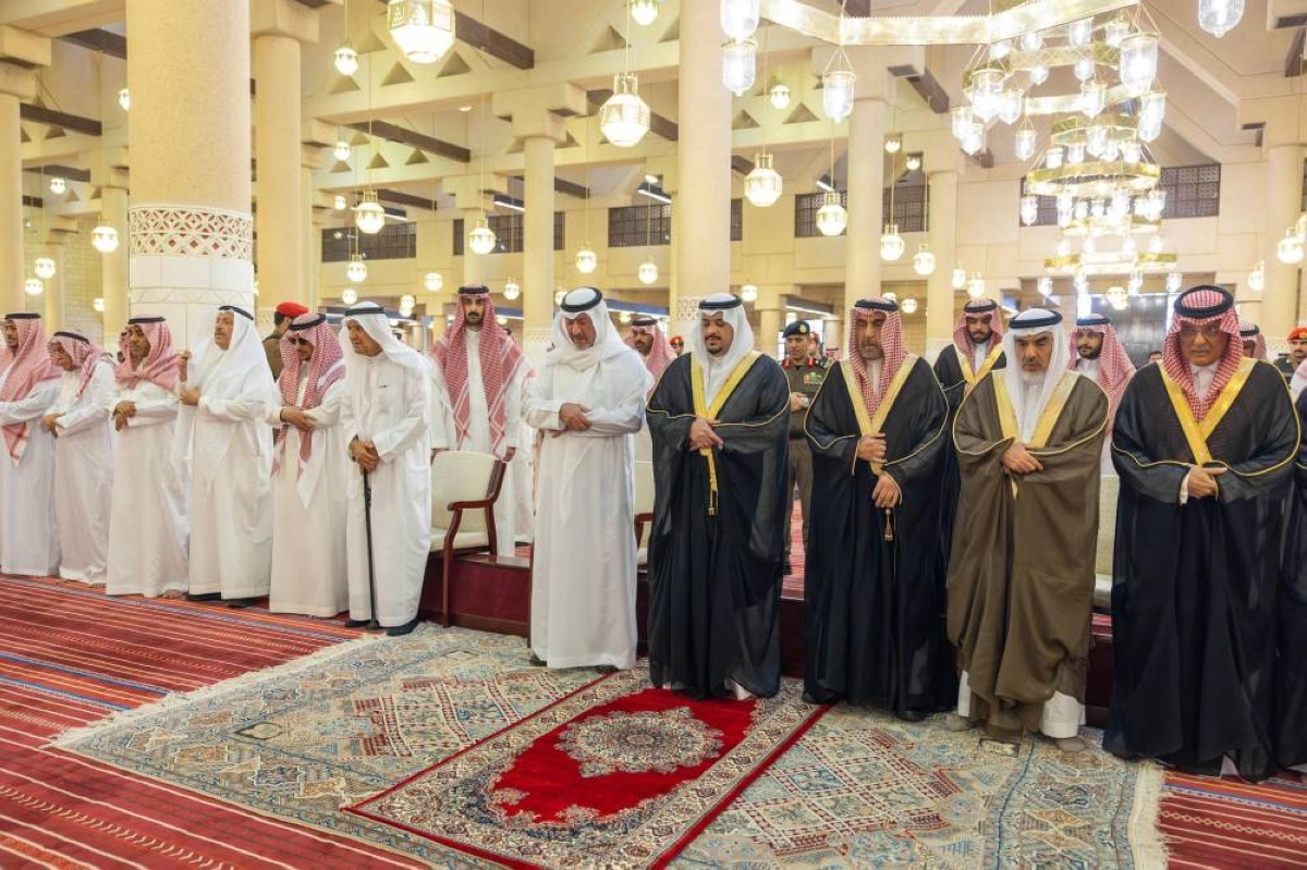نائب أمير الرياض يترأس صلاة الجنازة على والدة الأمير عبدالرحمن